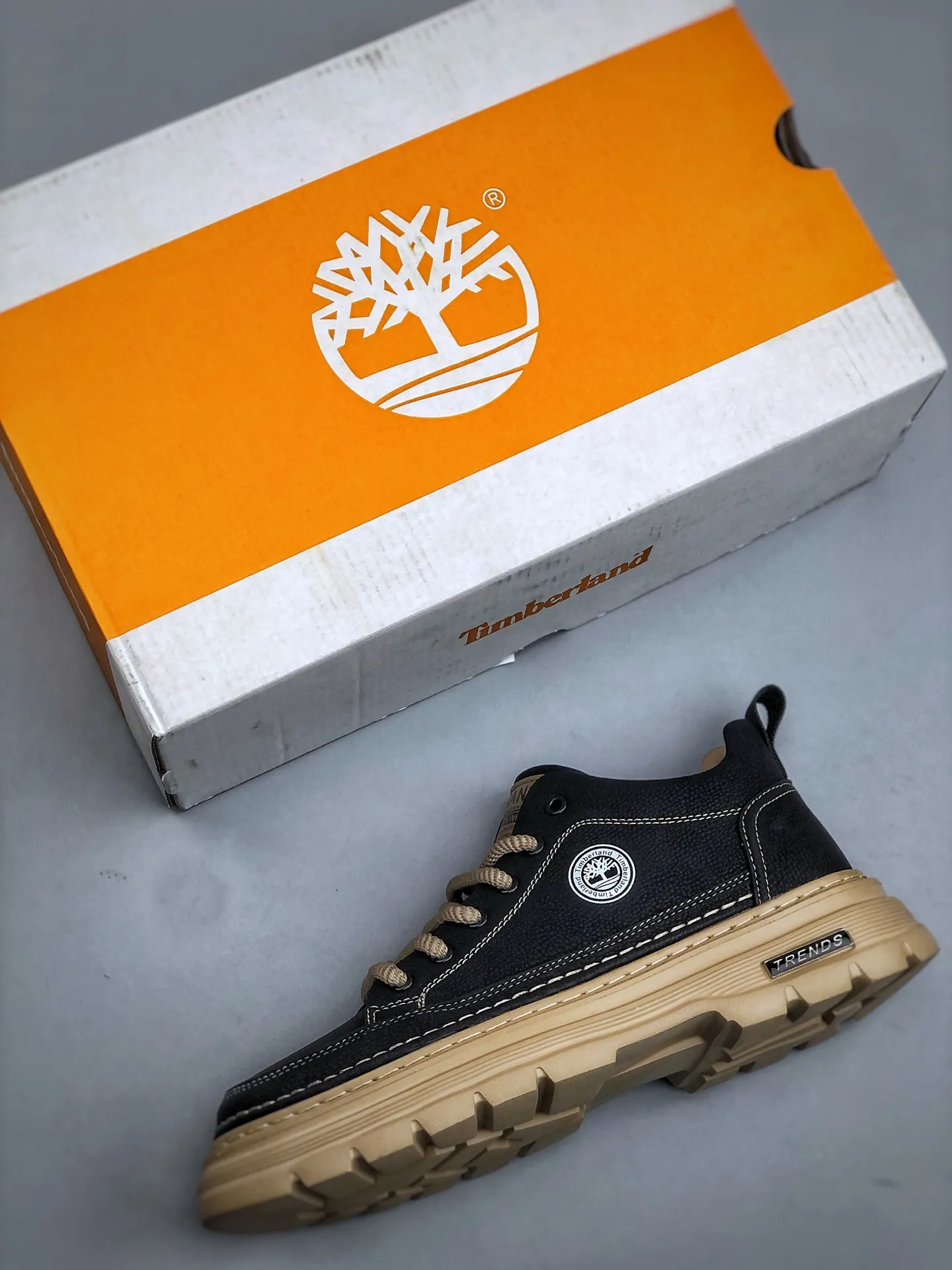 Local pickup 💰 520 supports store Timberland/Timberland classic 25ss new mid-top classic re-engineered brand new upgrade Guangdong factory quality original box original packaging The fabric is made of Italian top frosted cowhide with anti-odor and anti-corrosion genuine leather latex insoles to give you a perfect wearing experience quality and durable, a must-have for sportsmen Specially designed to treat handsome men High-quality feet feel first-class Exclusive supply Official product number: TB23066 Size: 39 40 41 42 43 44